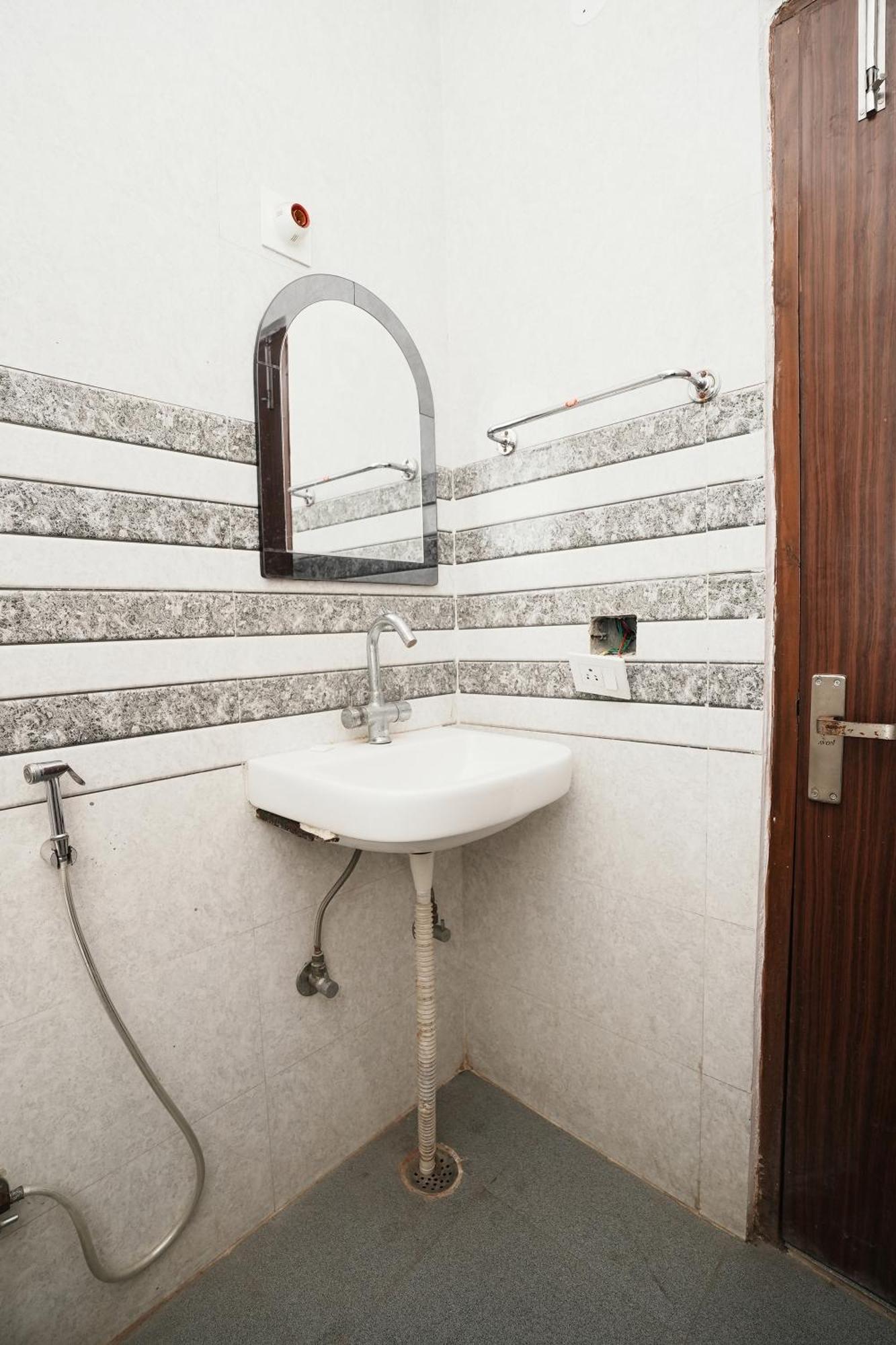 Hotel Sunrise Moon Ню Делхи Екстериор снимка